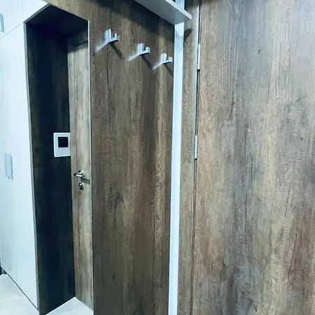 Kollar D - Prenociste *